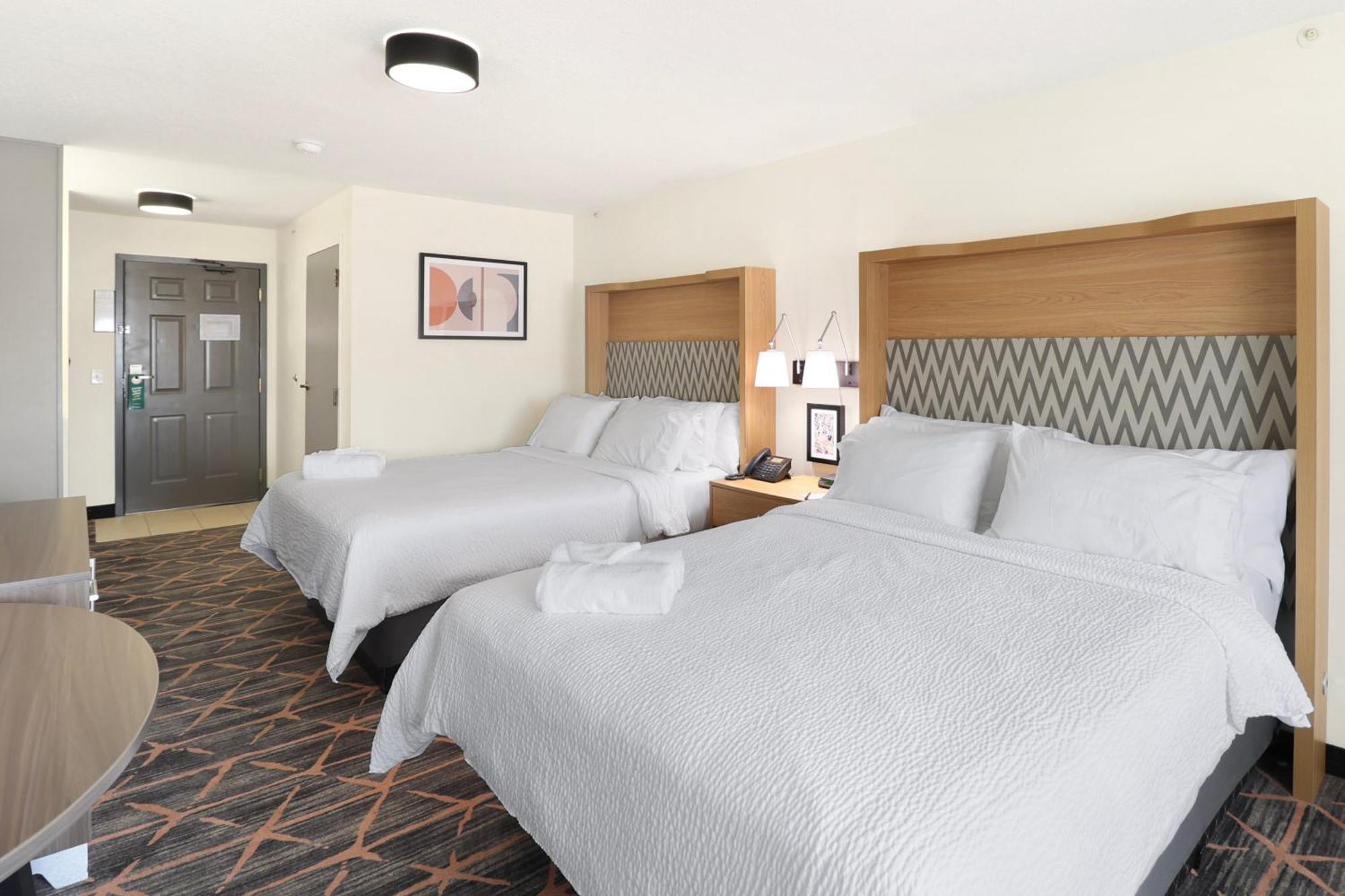 Hotel By Ihg Redding