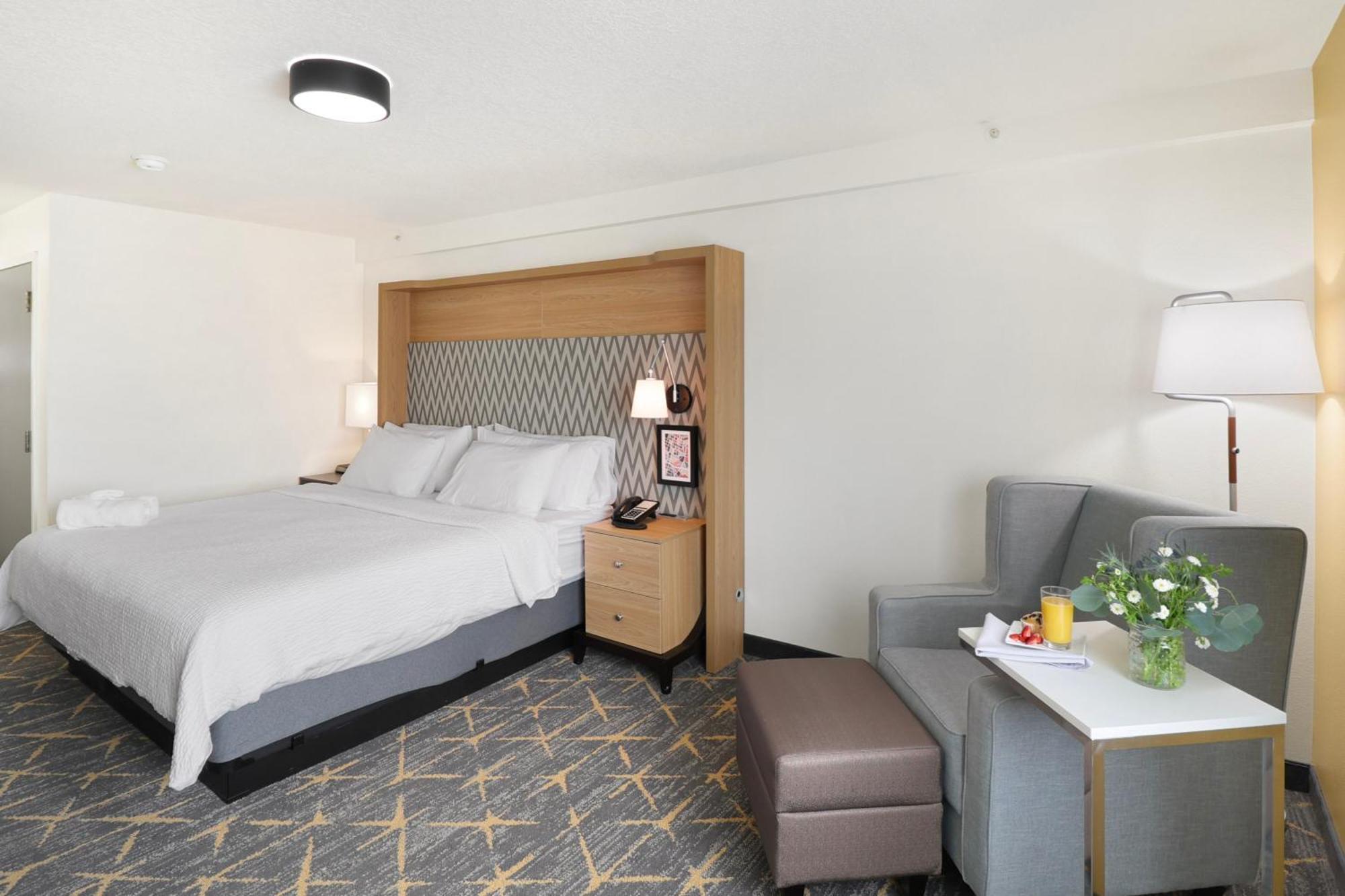 Hotel By Ihg 3*