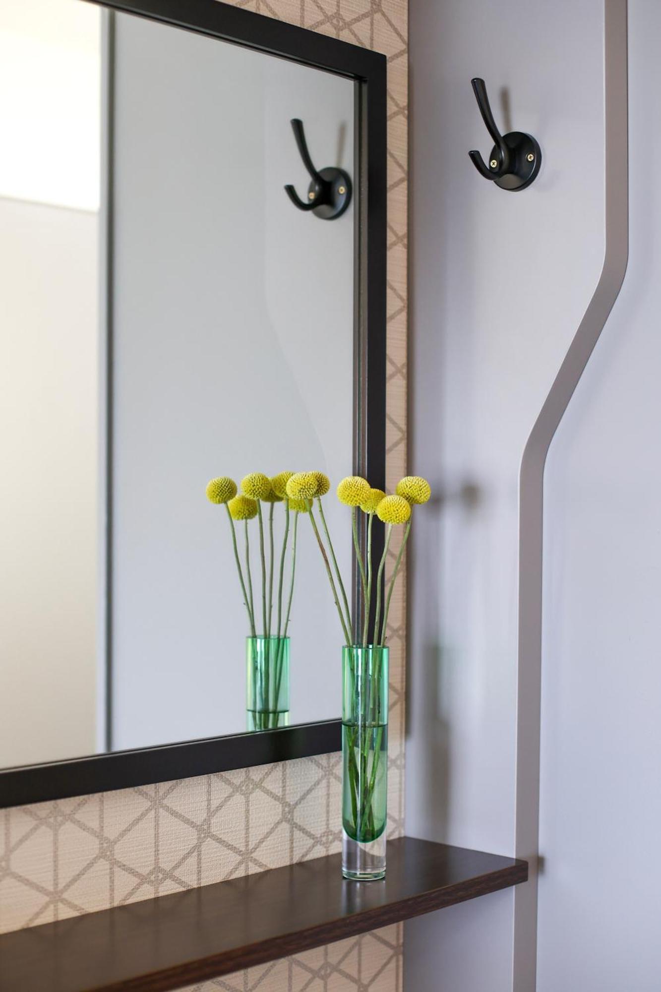 Hotel By Ihg Redding